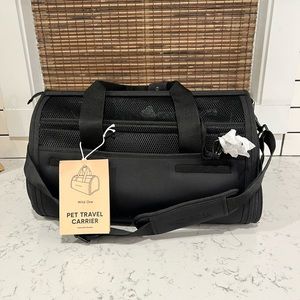 Wild One Pet Travel Carrier For Dogs (up to 16 lbs) Black NEW 17.5" X 11" X 10"